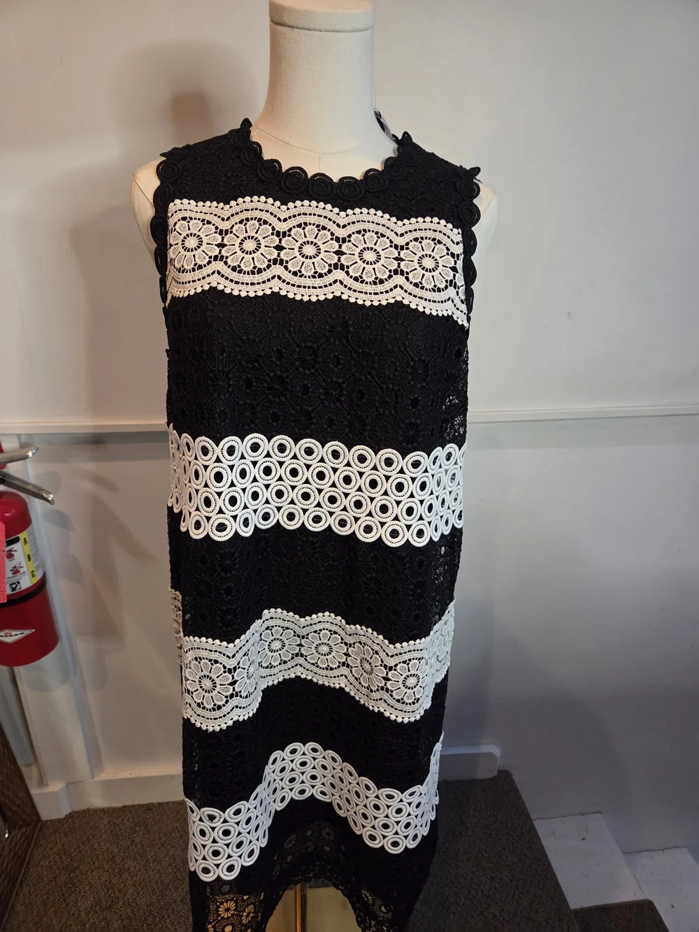 Kate Spade New York Guipure Lace Shift Dress Black White Size 6